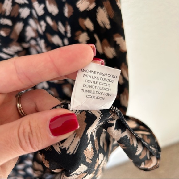 Moa Moa Woman’s 1X Black and Tan Patterned Flowy Lightweight Sheer Blouse - Picture 4 of 7